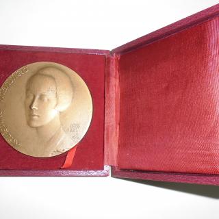 Katherine Mansfield Medallion